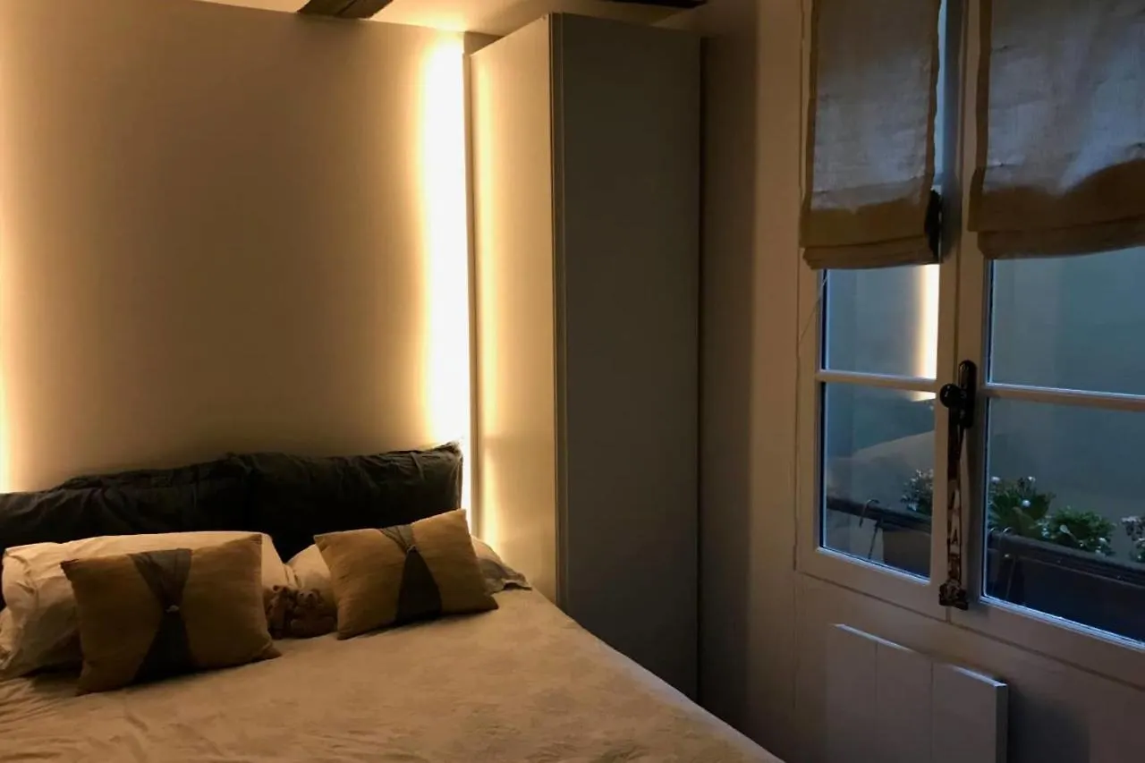 Hostnfly Apartments - Beautiful Renovated Apt In The Maraispompidou 0*, Paris France